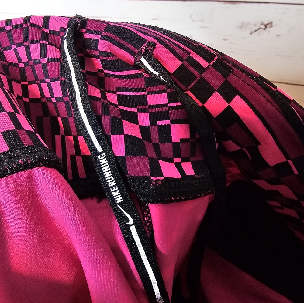Nike Epic Lux Dri-Fit Tight Fit Capri Leggings - Picture 9 of 14